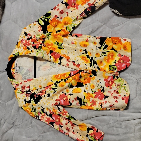 Blazer - Picture 1 of 2